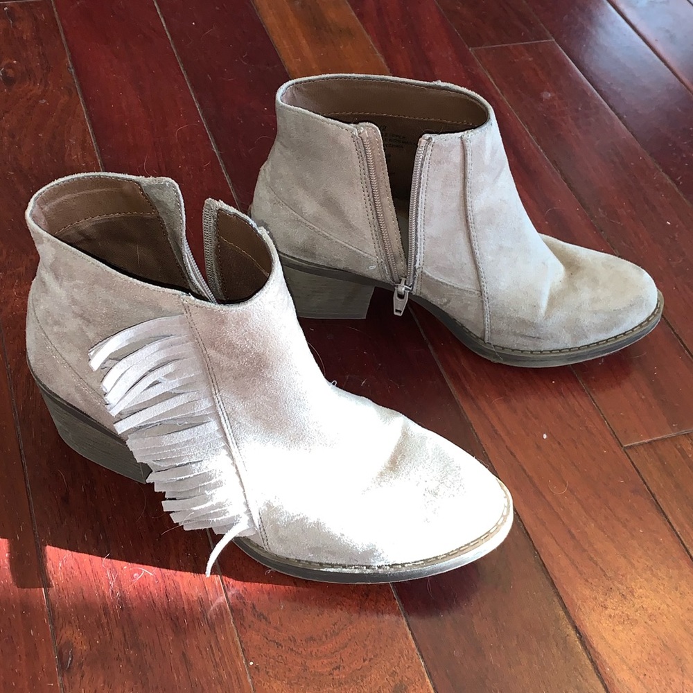 Tan fringe detail ankle booties